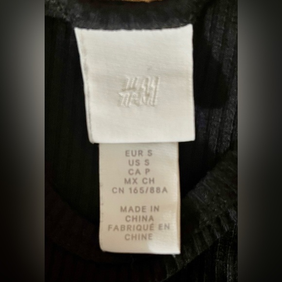 H&M Razor Back Tank 🖤 - Picture 2 of 2